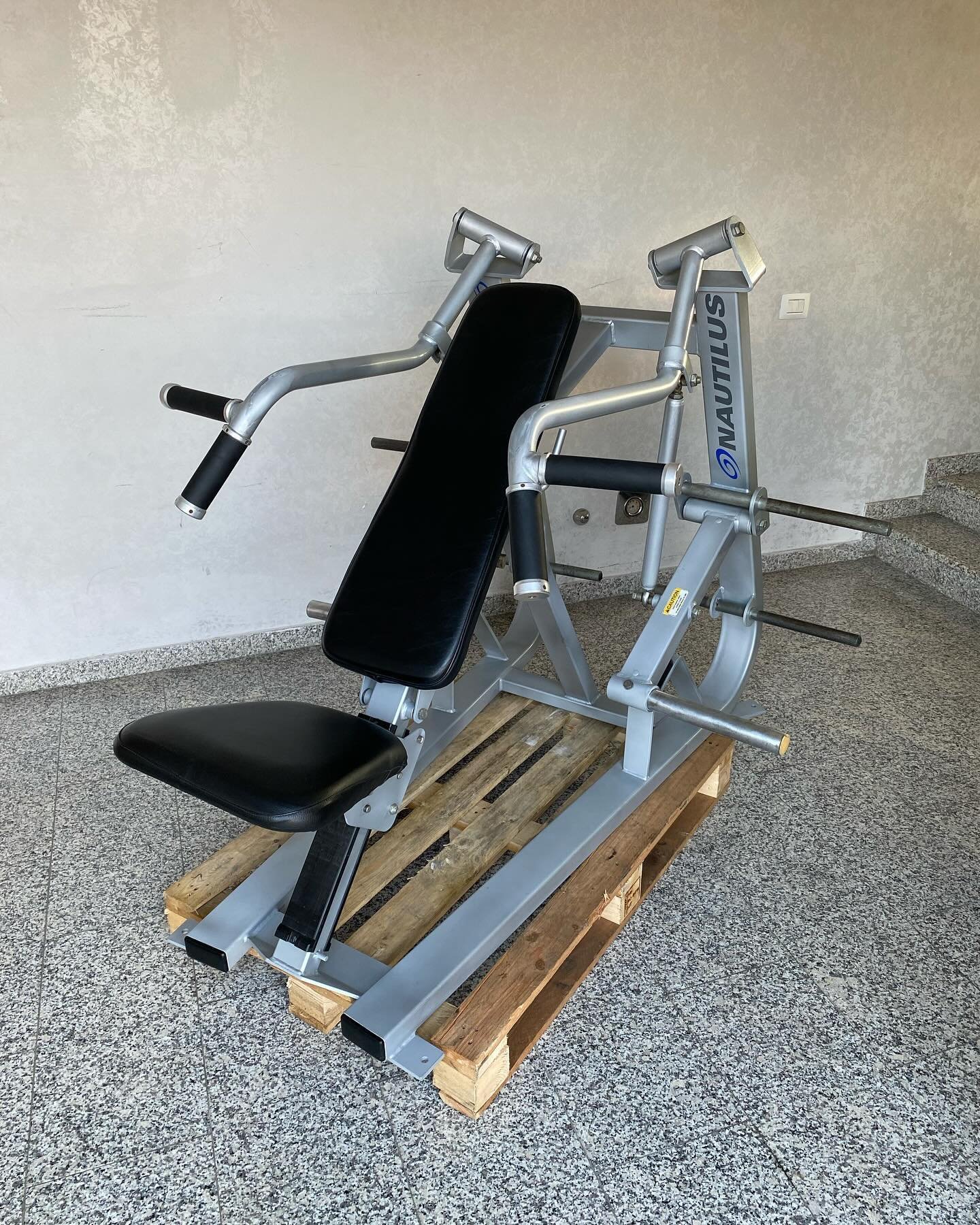 Nautilus Xpload Incline Chest