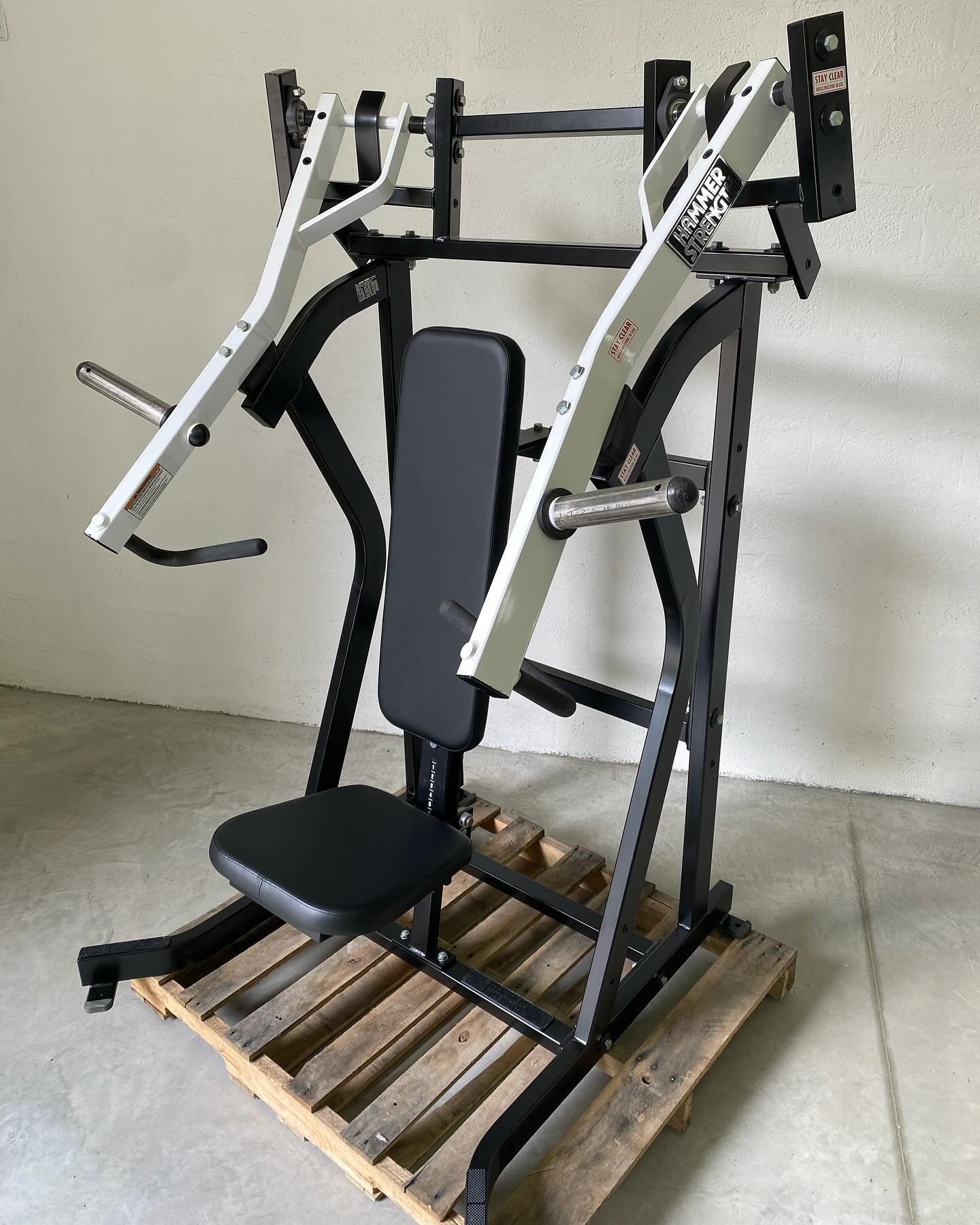 Hammer Strength Iso-Lateral Incline Press - Image 2