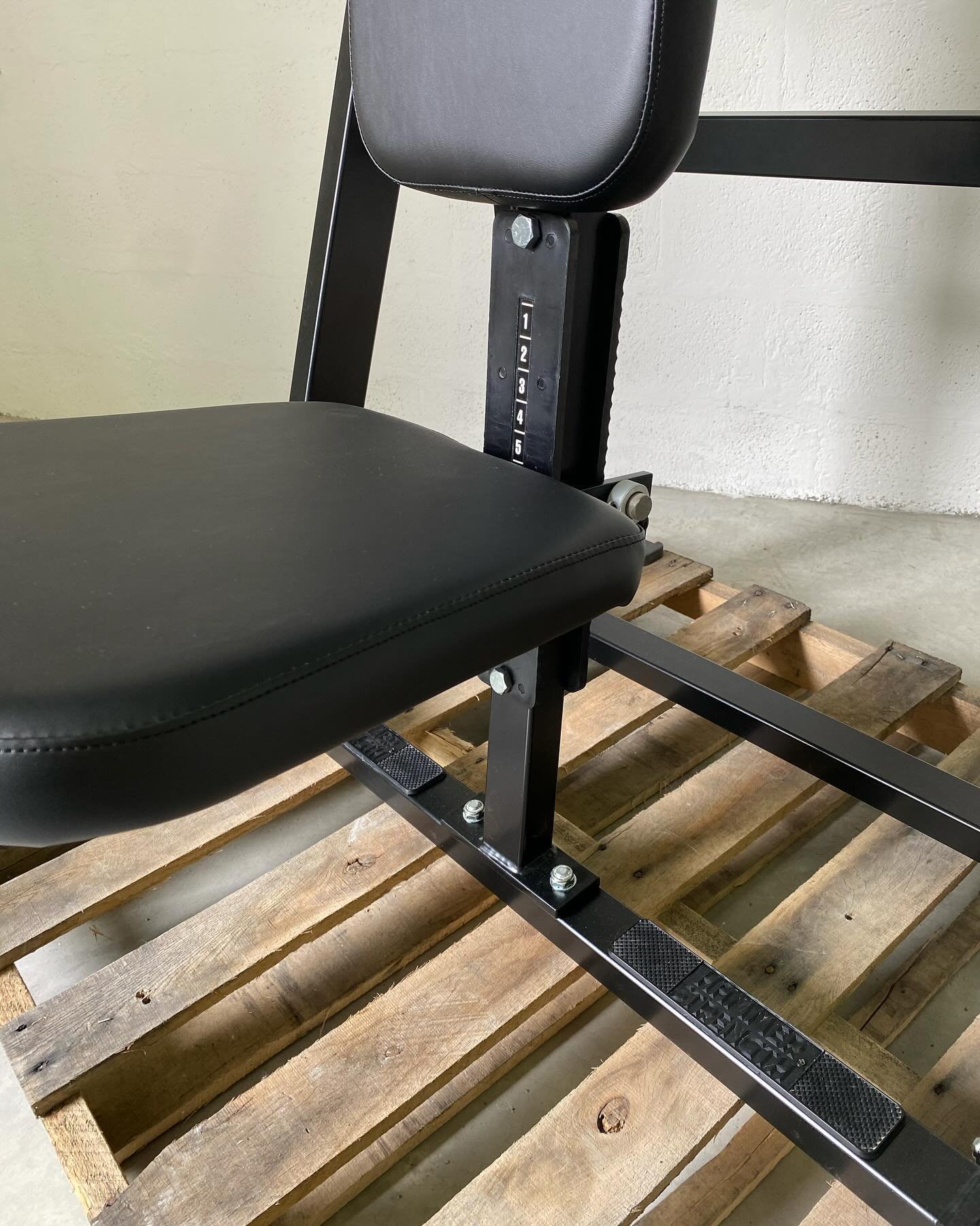 Hammer Strength Iso-Lateral Incline Press - Image 4