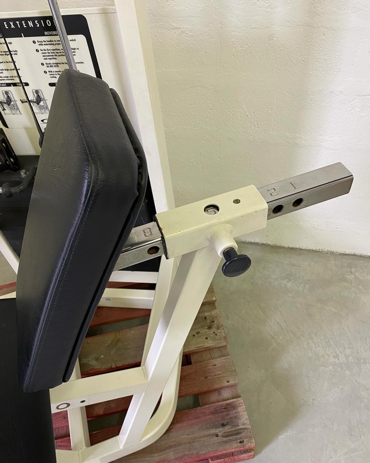 Cybex VR2 Leg Extension - Image 2