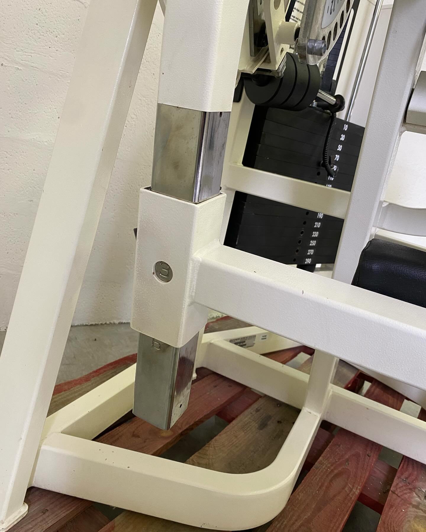Cybex VR2 Leg Extension - Image 3